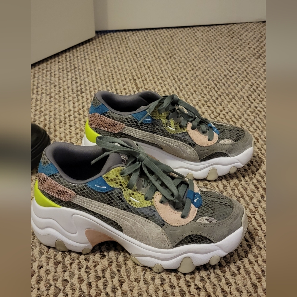 Sneakers
